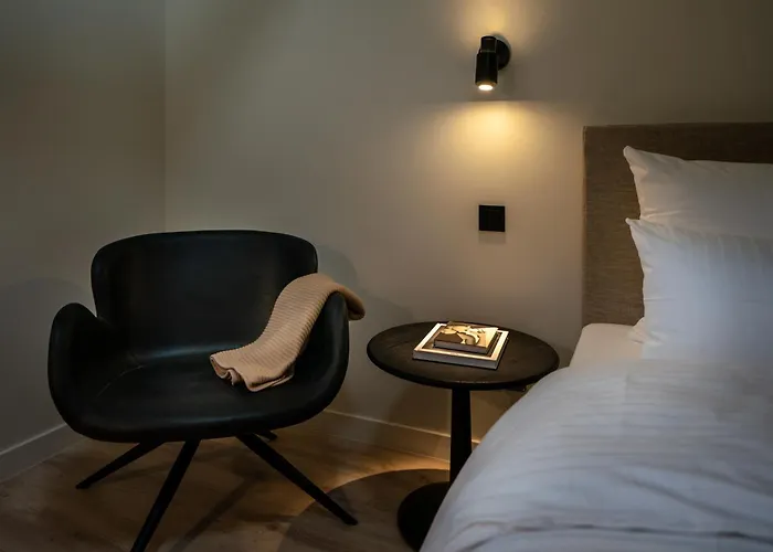 The Adams - Self Check In Hotel